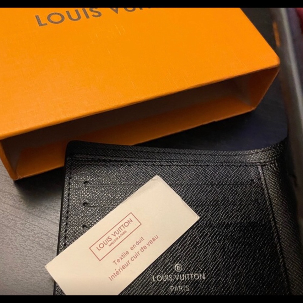 LOUIS VUITTON DAMIER AUTHENTIC MENS BIFOLD WALLET